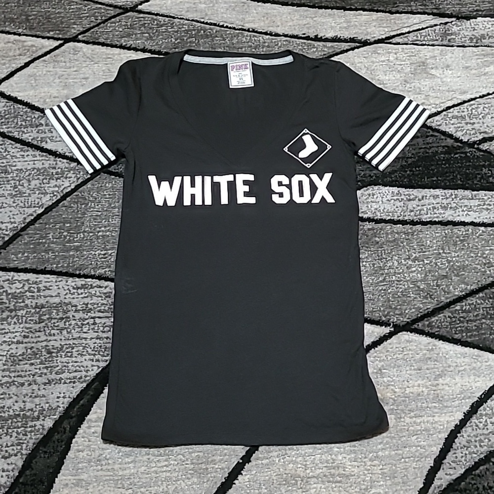 VINTAGE VICTORIA SECRET PINK WHITE SOX V-NECK TEE-SHIRT